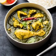 palak or spinach Chicken or Murg Saagwala served in a bowl with Naan and rice